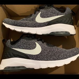 Nike Mens Air Shoes (NWOT)